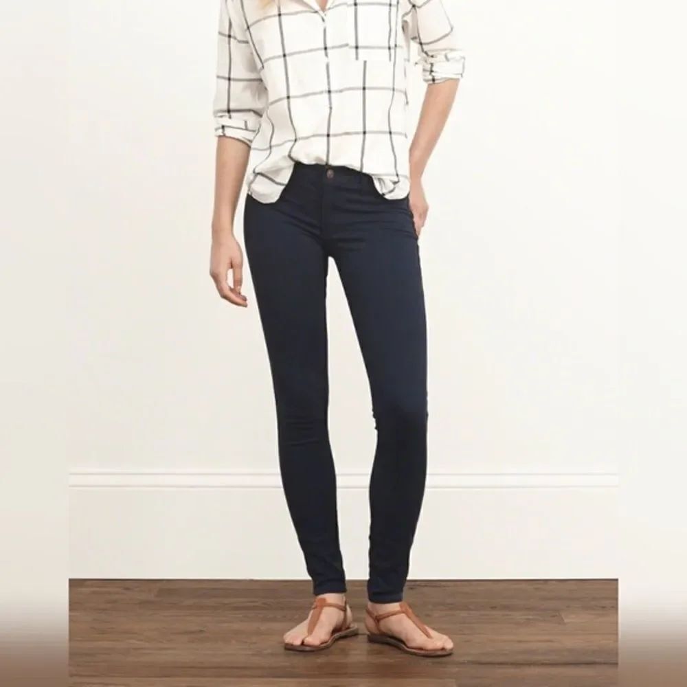 ✨HP✨Dark Grey A&F Skinny Jeans✨